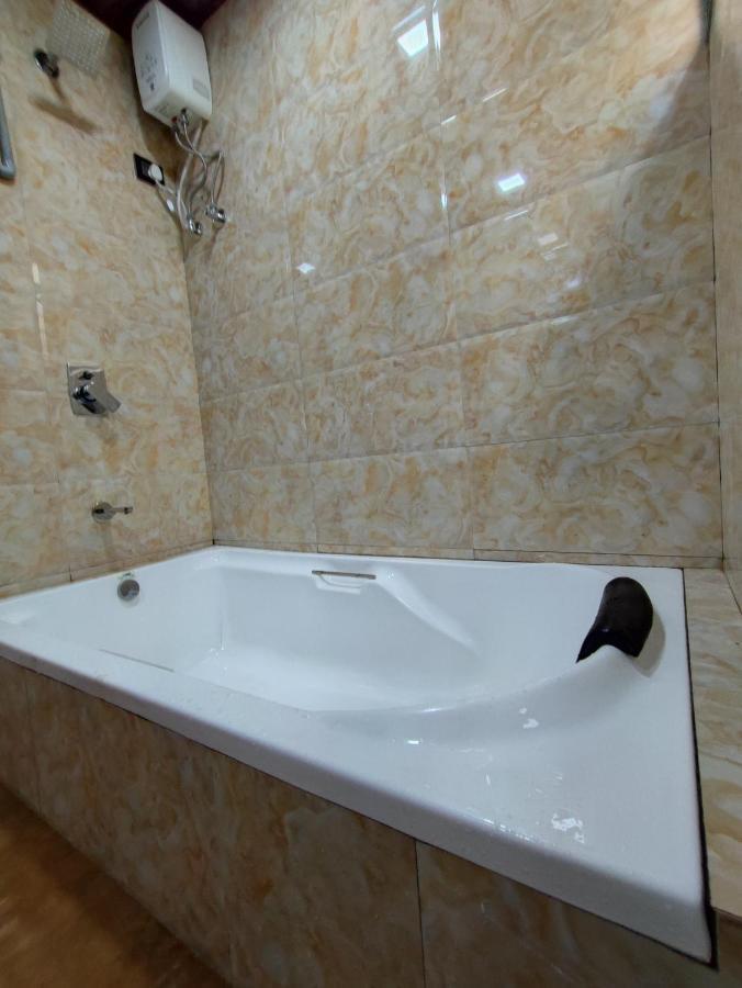 Hotel Starlit Navi Mumbai Esterno foto