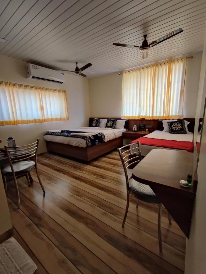Hotel Starlit Navi Mumbai Esterno foto